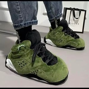 Comfy Oversized House Slippers 🤗